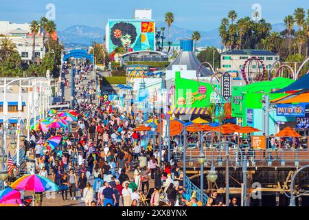 États-Unis, Californie, Los Angeles, plage de Santa Monica, jetée Banque D'Images