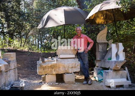 France, Bouches du Rhône, pays d'Aix, Aix en Provence, Bibemus carrières, David Campbell sculpteur en pierre Banque D'Images