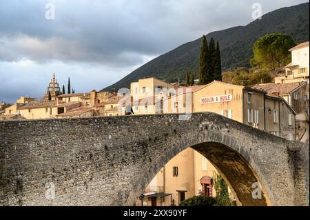 France, Auvergne Rhone alpes region, Drôme Department, Drôme,, territoire provençal, Nyons, le pont romain sur la rivière Eygues Banque D'Images