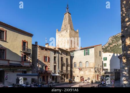 France, Pyrénées-Orientales, Parc naturel régional des Pyrénées catalanes, Villefranche-de-Conflent, labellisé les plus beaux villages de France, cité médiévale du XIe siècle fortifiée par Vauban au XVIIe siècle, la mairie Banque D'Images