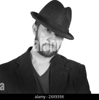 Autoportrait de mode avec chapeau Fedora et Blazer, modèle masculin barbu Banque D'Images