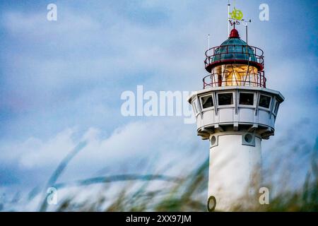 Egmond aan Zee , pays-Bas. Phare de Van Speijk, repère de la ville d'Egmond en Hollande du Nord Banque D'Images