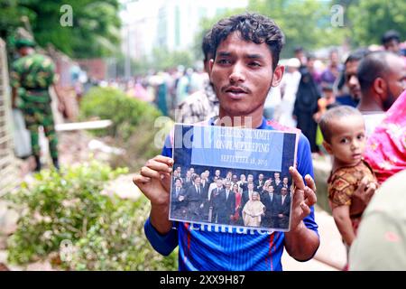 Le lendemain de la démission de Sheikh Hasina, les gens visitent Gono Bhaban, le résident de Hasina à Dhaka, Bangladesh, le 06 août 2024. Banque D'Images