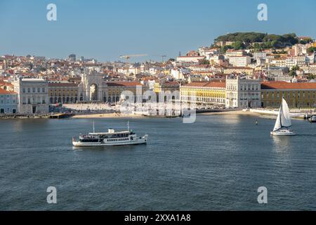 Vue aérienne de Praca do Comercio (Terreiro do Paco) commerce Plaza, dans le centre de Lisbonne Portugal, sur les rives du Tage, 16 avril 2924 Banque D'Images