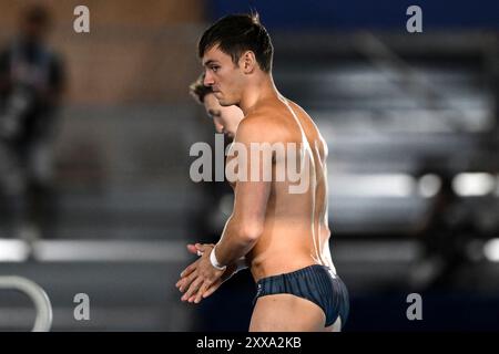 Thomas Daley, de Grande-Bretagne, se prépare à participer à la finale masculine de plongée 10m Platform Synchro aux Jeux Olympiques de Paris 2024 au Centre aquatique de Paris (France), le 29 juillet 2024. Thomas Daley et Noah Williams se sont classés deuxièmes en remportant la médaille d’argent. Banque D'Images
