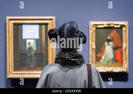 Caspar David Friedrich Ausstellung in Dresde Jubiläumsschau zu Caspar David Friedrich im Albertinum. DAS Gemälde Frau am Fenster. Wenige Tage vor dem 250. Geburtstag von Caspar David Friedrich 1774-1840, eröffnen die Staatlichen Kunstsammlungen Dresden AM 24.8.24 eine Ausstellung mit zahlreichen Werken des Malers. IM Albertinum sind 47 Gemälde des Künstlers, SO wie zahlreicher Zeitgenossen zu sehen. Die Ausstellung steht unter dem Titel, Caspar David Friedrich. WO alles begann. Es wird mit einem großen Publikumfritesse gerechnet. Dresde Sachsen Deutschland *** Caspar David Friedrich exposi Banque D'Images