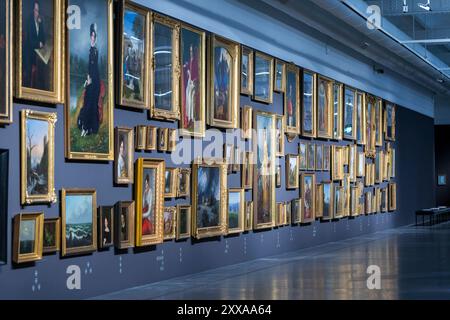 Caspar David Friedrich Ausstellung in Dresde Jubiläumsschau zu Caspar David Friedrich im Albertinum. Wenige Tage vor dem 250. Geburtstag von Caspar David Friedrich 1774-1840, eröffnen die Staatlichen Kunstsammlungen Dresden AM 24.8.24 eine Ausstellung mit zahlreichen Werken des Malers. IM Albertinum sind 47 Gemälde des Künstlers, SO wie zahlreicher Zeitgenossen zu sehen. Die Ausstellung steht unter dem Titel, Caspar David Friedrich. WO alles begann. Es wird mit einem großen Publikumfritesse gerechnet. Dresde Sachsen Deutschland *** exposition Caspar David Friedrich à Dresde Anniversary e Banque D'Images