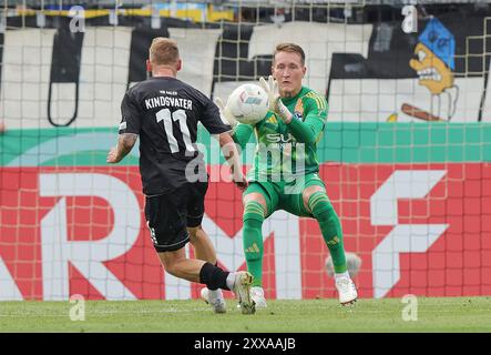 Anguilles, Deutschland. 17 août 2024. firo : 17.08.2024, football, football, DFB-Pokal, Cup, saison 2024/2025, 1er tour, VFR Aalen 1921 - FC Schalke 04 gardien de but Hoffmann, Schalke vorKindsvater crédit : dpa/Alamy Live News Banque D'Images