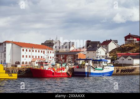 Vue du village de Honningsvag, île de Mageroya, Nordkapp, Norvège Banque D'Images