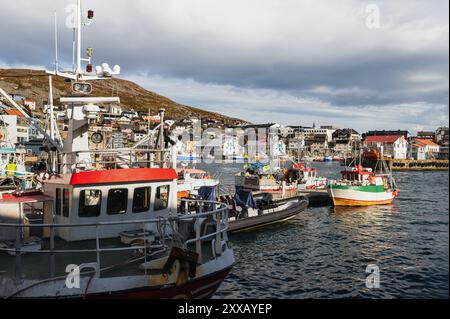 Vue du village de Honningsvag, île de Mageroya, Nordkapp, Norvège Banque D'Images