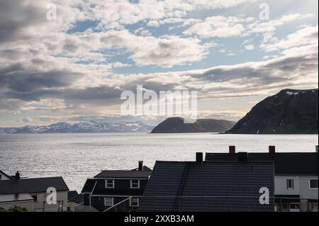 Vue du village de Honningsvag, île de Mageroya, Nordkapp, Norvège Banque D'Images