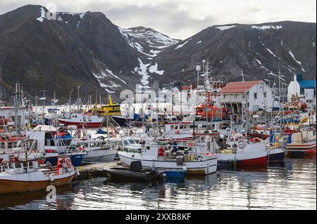 Vue du village de Honningsvag, île de Mageroya, Nordkapp, Norvège Banque D'Images