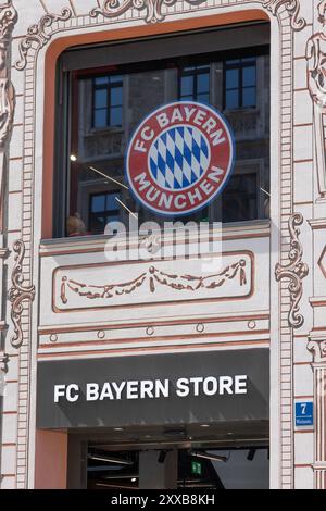 23 août 2024 - Munich, ALLEMAGNE : magasin du club de football FC Bayern München dans la ville de Munich, Allemagne. Banque D'Images