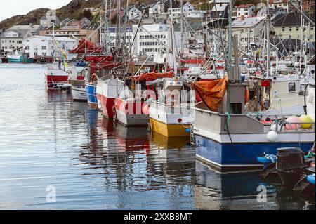 Vue du village de Honningsvag, île de Mageroya, Nordkapp, Norvège Banque D'Images