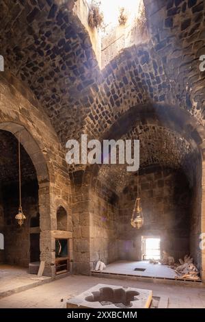 Salle de réception dans la tour de la citadelle ayyoubide entourant un théâtre romain, Bosra, Syrie Banque D'Images