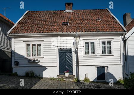 Maisons blanches dans la vieille ville de Gamle Stavanger, Norvège. Banque D'Images