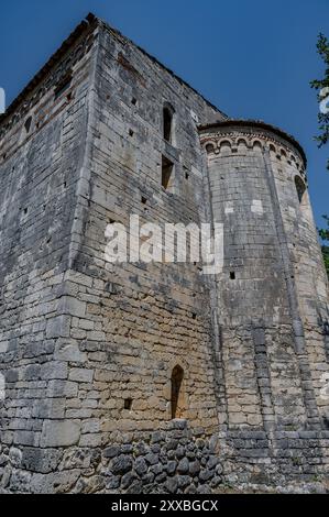 L'église de San Giovanni ad insulam, également connue sous le nom d'église de San Giovanni al Mavone, est isolée sur une petite colline qui flanque la rive de Mavone Banque D'Images