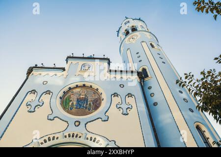Bratislava, Slovaquie - 9 septembre 2023 : L'église bleue Banque D'Images