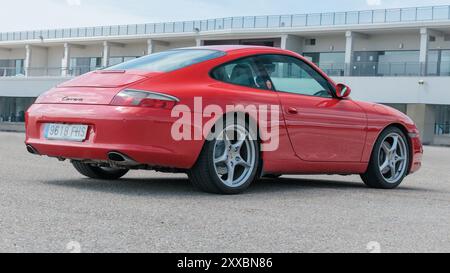 Los Arcos, Espagne-25 mai 2024 : Porsche 911 (996) Carrera (arrière) Banque D'Images