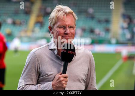 Den Haag, pays-Bas. 23 août 2024. DEN HAAG, PAYS-BAS - 23 AOÛT : le présentateur d'ESPN Vincent Schildkamp lors du match néerlandais Keuken Kampioen Divisie entre ADO Den Haag et FC Volendam au stade de Bingoal le 23 août 2024 à Den Haag, pays-Bas. (Photo de Hans van der Valk/Orange Pictures) crédit : Orange pics BV/Alamy Live News Banque D'Images