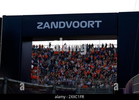 Zandvoort, pays Bas. 23 août 2024. Spectateurs, fans lors du Grand Prix des pays-Bas Heineken de formule 1 2024, 15ème manche du Championnat du monde de formule 1 2024 du 23 au 25 août 2024 sur le circuit Zandvoort, à Zandvoort, pays-Bas - photo DPPI crédit : DPPI Media/Alamy Live News Banque D'Images