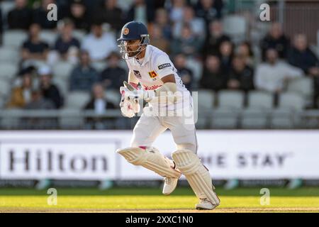 Dinesh Chandimal #56 du Sri Lanka fait une course lors du 1er Rothesay test match entre l'Angleterre et le Sri Lanka à Emirates Old Trafford, Manchester le vendredi 23 août 2024. (Photo : Mike Morese | mi News) crédit : MI News & Sport /Alamy Live News Banque D'Images