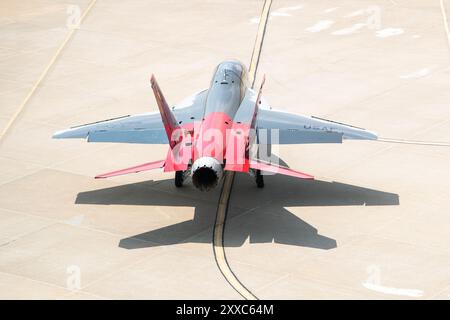 Les pilotes d'essai de Boeing effectuent des essais de taxi du T-7A Red Hawk au centre de livraison d'avions de Boeing à prévu Louis, le 22 juin 2024. Photo de Chase Kohler Banque D'Images