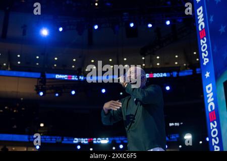 Chicago, Vereinigte Staaten. 20 août 2024. Le rappeur Common se produit à la Convention nationale démocrate 2024 à Chicago, Illinois, États-Unis, au United Center le mardi 20 août 2024. Crédit : Annabelle Gordon/CNP/dpa/Alamy Live News Banque D'Images