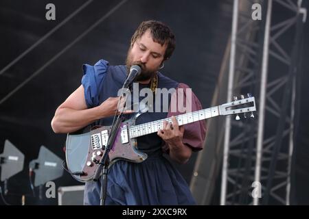 Southsea, Royaume-Uni. 23 août 2024. Le guitariste Mark Bowen et le groupe punk rock britannique Iles se produisent sur scène au Victorious Festival. Crédit : SOPA images Limited/Alamy Live News Banque D'Images