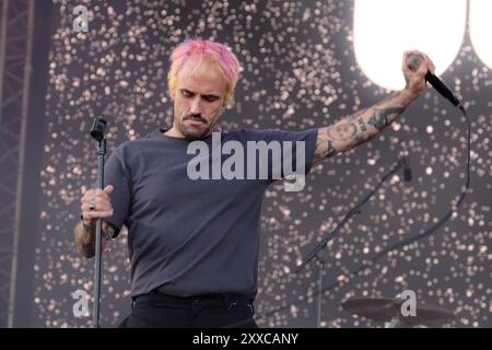 Southsea, Royaume-Uni. 23 août 2024. Le chanteur et compositeur britannique Joseph Talbot alias Joe Talbot, chanteur du groupe punk rock britannique Idles se produisant en direct sur scène au Victorious Festival. (Photo Dawn Fletcher-Park/SOPA images/SIPA USA) crédit : SIPA USA/Alamy Live News Banque D'Images