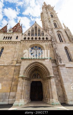 Entrée principale de l'église Matthias, à l'origine 14ème siècle, quartier du château de Buda, Budapest, Hongrie Banque D'Images