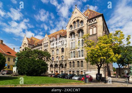 Archives nationales, construites en 1913-1923 dans un style néo-roman, quartier du château de Buda, Budapest, Hongrie Banque D'Images