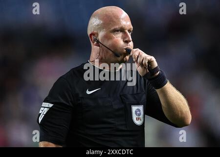 L'arbitre Simon Hooper tire le coup de sifflet à plein temps lors du match du Sky Bet Championship Sheffield mercredi vs Leeds United à Hillsborough, Sheffield, Royaume-Uni, 23 août 2024 (photo par Mark Cosgrove/News images) Banque D'Images