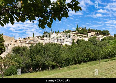 Mirmande, un des plus beaux villages de France, Drôme. Ville dans le sud-est de la France. Mirmande est un village médiéval pittoresque perché sur une colline Banque D'Images