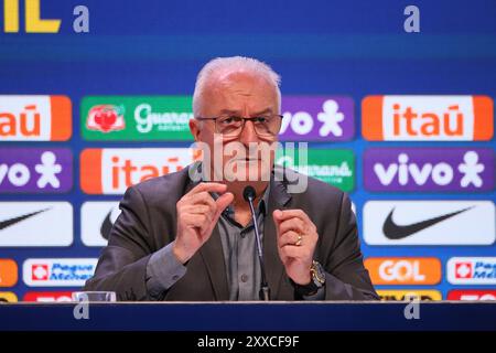 Rio de Janeiro, Brésil. 23 août 2024. Dorival Júnior, entraîneur de l'équipe masculine de football, lors de l'annonce des joueurs appelés pour les prochains matchs pour les qualifications à la Coupe du monde 2026 - matches contre l'Équateur et le Paraguay, au siège de la Confédération brésilienne de football - CBF, à Barra da Tijuca, côté ouest de la ville, ce vendredi 08/23/2024 crédit : Brésil photo Press/Alamy Live News Banque D'Images