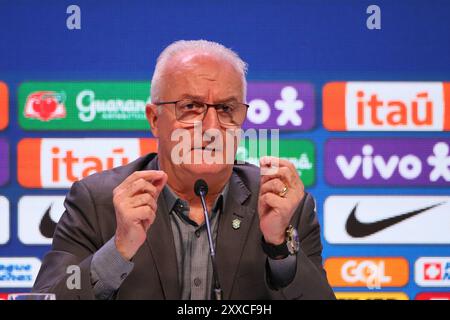 Rio de Janeiro, Brésil. 23 août 2024. Dorival Júnior, entraîneur de l'équipe masculine de football, lors de l'annonce des joueurs appelés pour les prochains matchs pour les qualifications à la Coupe du monde 2026 - matches contre l'Équateur et le Paraguay, au siège de la Confédération brésilienne de football - CBF, à Barra da Tijuca, côté ouest de la ville, ce vendredi 08/23/2024 crédit : Brésil photo Press/Alamy Live News Banque D'Images