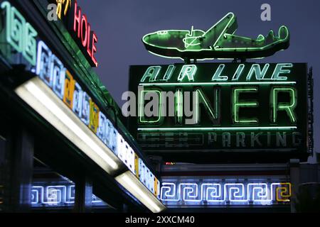 La mafia subit de graves coups de la part d'informateurs dans leurs propres rangs coopérant avec les autorités. Jackson Hole Airline Diner sur Astoria Blvd dans le Queens... Banque D'Images