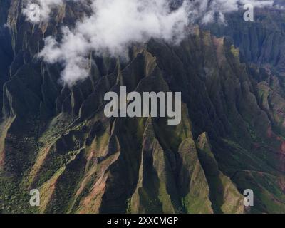 Les falaises de la cathédrale de la côte Na Pali de Kauai Banque D'Images