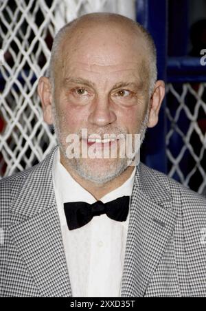 HOLLYWOOD, CA, le 30 SEPTEMBRE 2010 : John Malkovich à la première de 'Secretariat' à Los Angeles qui s'est tenue au El Capitan Theater à Hollywood, États-Unis, le 7 septembre 2016 Banque D'Images