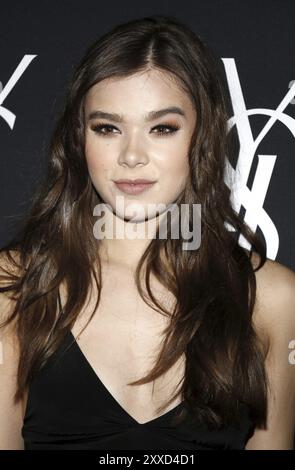 Hailee Steinfeld de Zoe Kravitz célèbre son nouveau rôle avec Yves Saint Laurent Beauty au Gibson Brands Sunset à West Hollywood, USA en mai Banque D'Images