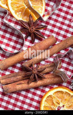 Orange, cannelle, anis et pl Banque D'Images