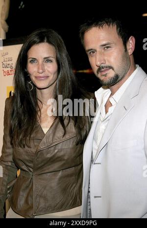 HOLLYWOOD, CA, 18 OCTOBRE 2005 : Courteney Cox et David Arquette à la première de 'Kiss Kiss, Bang Bang' à Los Angeles au Grauman's Chinese Banque D'Images