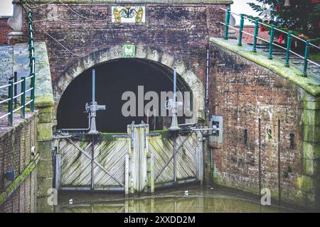Verrouillez le New Greetsiel Outer Deep jusqu'au port Banque D'Images