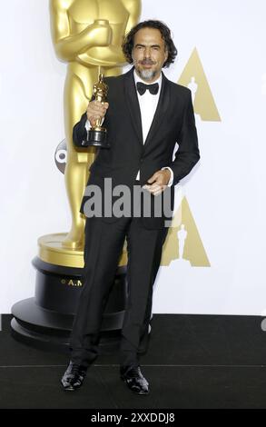 Alejandro Gonzalez Inarritu lors de la 88e cérémonie annuelle des Oscars, salle de presse, qui s'est tenue au Loews Hollywood Hotel à Hollywood, États-Unis, le 28 février 2016 Banque D'Images