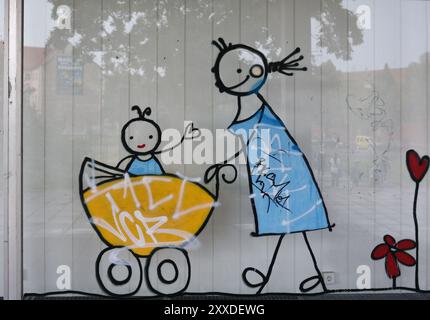 Un graffiti sur une vitrine dans Potsdam Banque D'Images