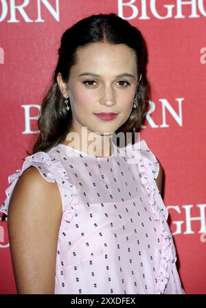 Alicia Vikander lors du 27e Gala annuel des prix du Festival international du film de Palm Springs qui s'est tenu au Palm Springs Convention Center à Palm Springs, aux États-Unis Banque D'Images