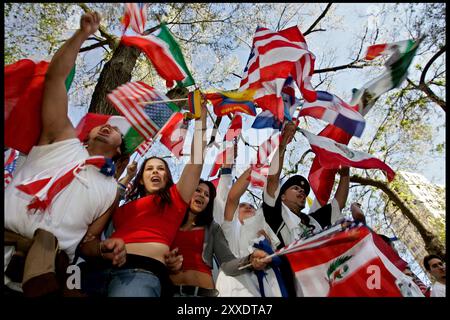 Manhattan, New York, États-Unis, 20060501Immigrants et sympathisants défilent de Union Square à Foley Square à New York, dans le cadre de la journée nationale « Une journée sans immigrants » le 1er mai 2006. Banque D'Images