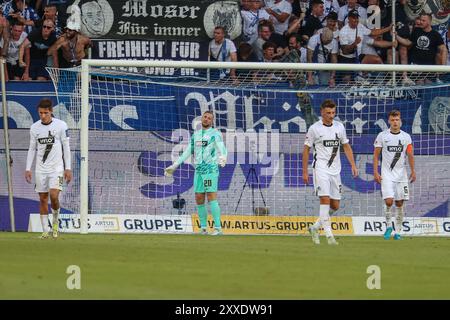 Nicolas Kristof (SV 07 Elversberg, Torwart #20) Hardert mit dem 3:2 durch Andrin Hunziker ( Karlsruher SC, #09) Karlsruher SC vs SV 07 Elversberg, Fussball, 2. Liga, 3. SPIELTAG, 2024/2025, 23.08.2024 , LES RÈGLEMENTS DU LDF INTERDISENT TOUTE UTILISATION DE PHOTOGRAPHIES COMME SÉQUENCES D'IMAGES ET/OU QUASI-VIDÉO. Foto : Eibner-Pressefoto/Jan Prihoda Banque D'Images