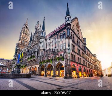 Munich - Nouvelle mairie à Marienplatz au lever du soleil, Rathaus - Allemagne Bavière, personne Banque D'Images