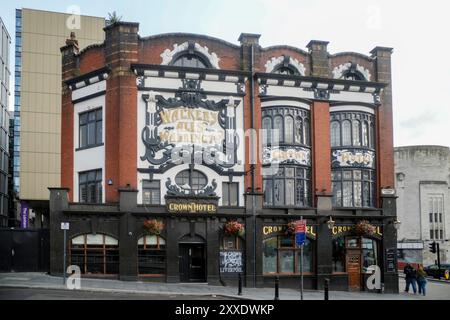 Le Crown Hotel est un bâtiment classé Grade II situé sur Lime Street, Liverpool, Angleterre. Banque D'Images